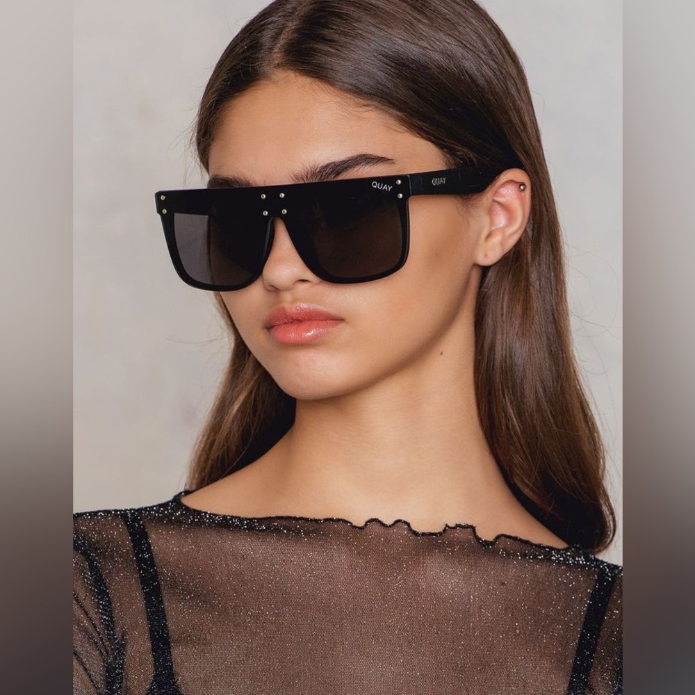 Oversized Shield Mirror Lens Square Frame Silver Stud Boutique Sunglasses Black
